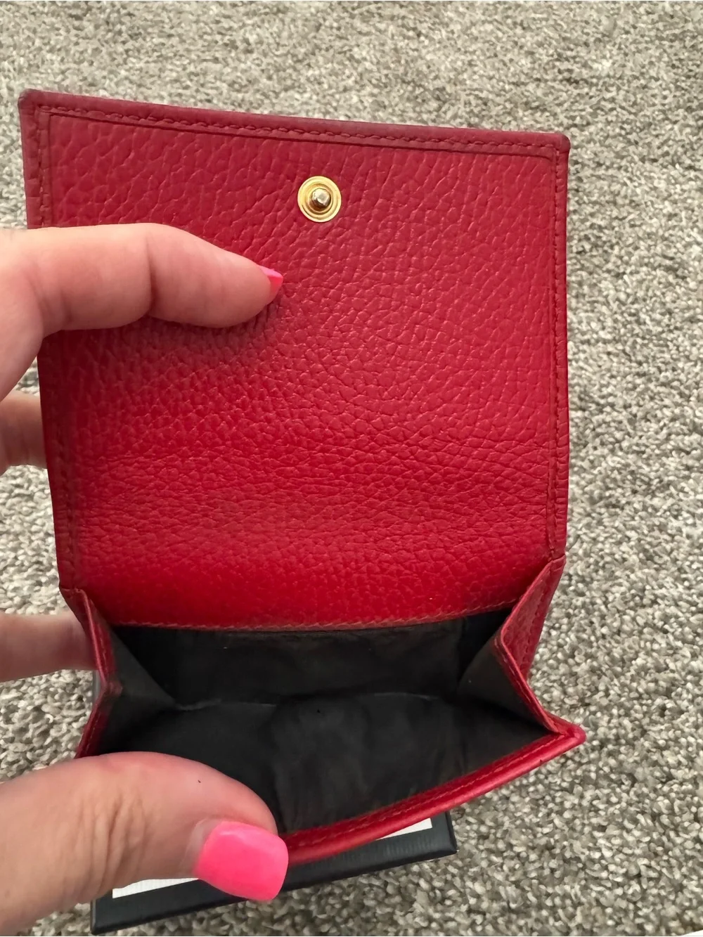 Gucci Red Pebbled Leather Fold Wallet with Gold Double G - Picture 7 of 9
